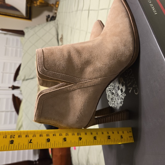 Vince Camuto Pentila booties. Tan suede,  size 8M - Picture 6 of 11